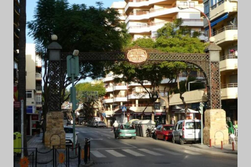 Ferienwohnung Apartamento A Un Paseo De La Playa Fuengirola Exterior foto